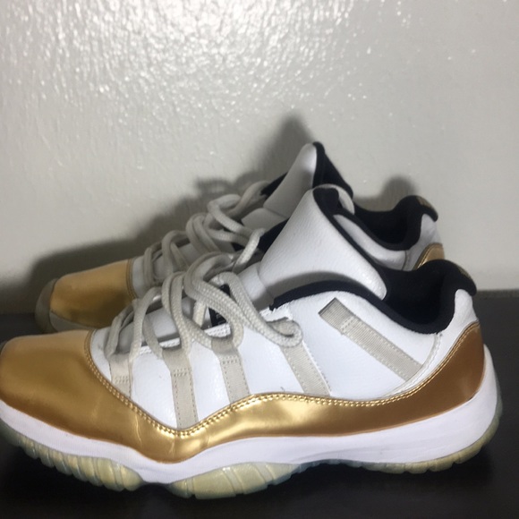 JORDANS LOW TOPS SIZE 10 White and gold - Picture 3 of 5